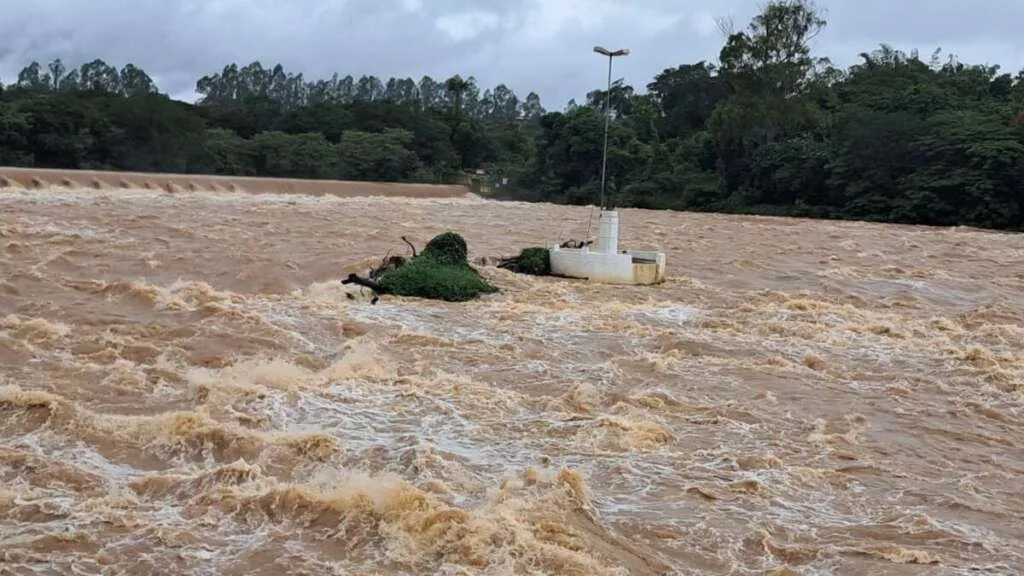 Vazão do Rio Mogi Guaçu deixa "Recanto Turístico" de Cachoeira de Emas com cenário vislumbrante 13 IMG 20250201 WA0037