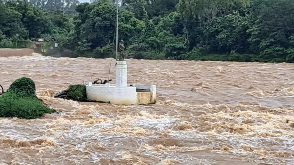 Vazão do Rio Mogi Guaçu deixa "Recanto Turístico" de Cachoeira de Emas com cenário vislumbrante 16 IMG 20250201 WA0038