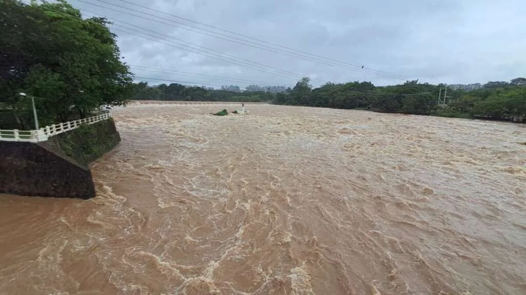 Vazão do Rio Mogi Guaçu deixa "Recanto Turístico" de Cachoeira de Emas com cenário vislumbrante 19 IMG 20250201 WA0047