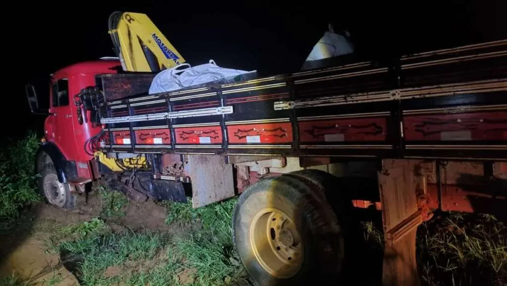 CCMs de Pirassununga recuperam caminhão carregado com adubos roubado em Aguaí 1 a880d382 66fe 4518 843d 90b58e29405c