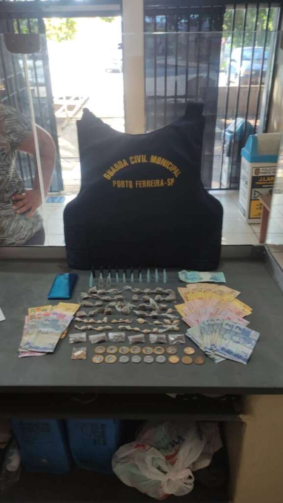 Resumo. GCM de Porto Ferreira retira cerca de 1.600 drogas, apreende adolescentes, traficante, recupera veículos... 7 7570afe0 1dad 4180 b07f 5d1d4cae5835