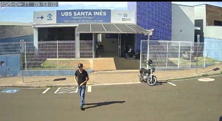 Imagem mostra jovem riscando carro após deixar a UBS "Santa Inês" na cidade de Leme 2 WhatsApp Image 2025 05 30 at 10.29.17
