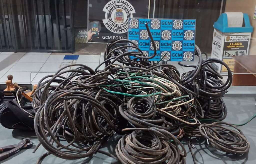 Porto Ferreira. GCM prende dois homens por furto de fios elétricos 1 a1936341 4783 473e be93 e13f168d4b8d