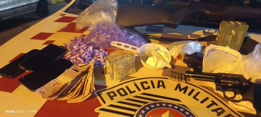 Dois homens e uma mulher são presos da PM de Pirassununga por tráfico, associação e porte de arma 2 22a45f31 85d5 4e71 9c23 682647b7968c