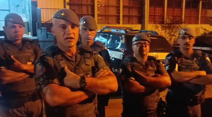 Dois homens e uma mulher são presos da PM de Pirassununga por tráfico, associação e porte de arma 3 WhatsApp Image 2025 06 20 at 09.00.43