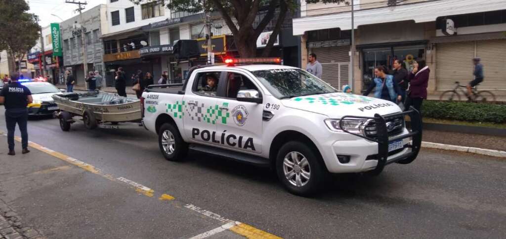 PMAmb. Refiscalização em Pátio Madeireiro e Desfile Cívico em São João da Boa Vista 3 c1515431 5cfd 4f3a bceb 020e85a6a036