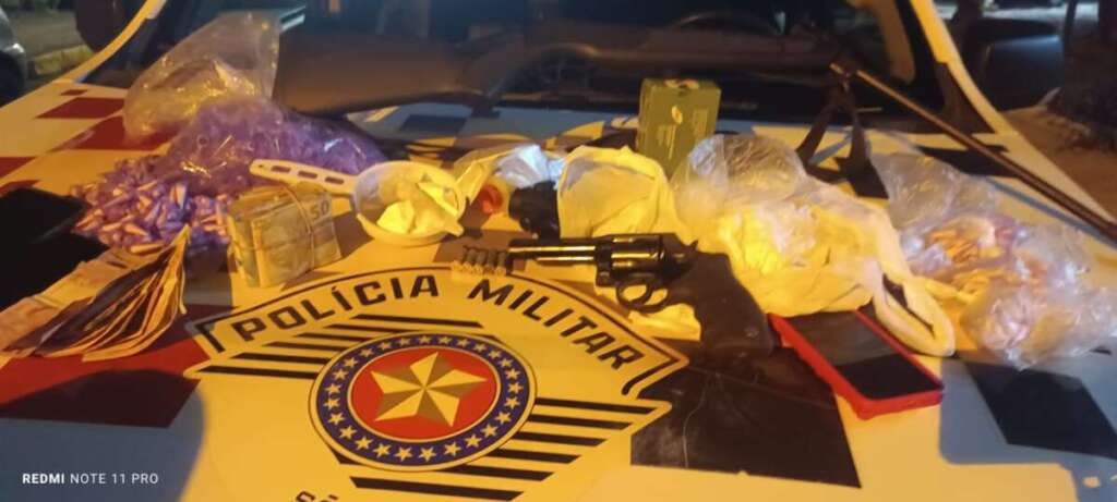 Dois homens e uma mulher são presos da PM de Pirassununga por tráfico, associação e porte de arma 1 d19de519 5bd9 44c3 84aa 0a23d27c1855
