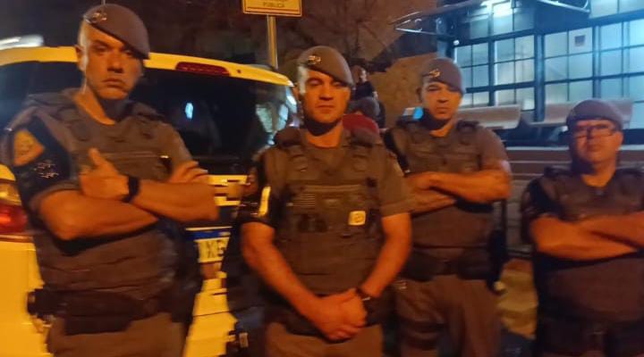 Vereadores da “periferia” homenageiam policiais militares que combatem o crime e o tráfico de drogas 2 af409ea9 03b6 4540 a11c 4a39519e781b 1