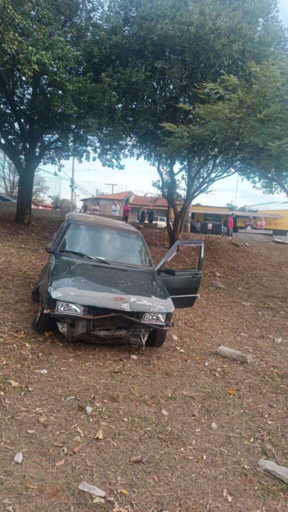 Não habilitado e embriagado, condutor invade área do CAIC após derrubar alambrado 2 c503ffd5 2693 4c60 ae5c b5a3ffbaaae0