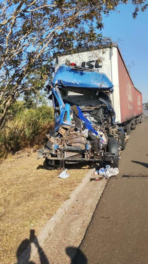 Colisão traseira devido a neblina/nevoeiro, deixa vítima grave no Km 35, da SP -225, em Pirassununga 2 6c5149f6 105c 4815 ba1c bc9959de4e0c