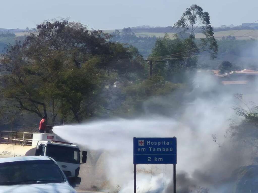 Tambaú. Área 'agropastoril' é queimada por incêndio. PMAmb averigua o caso 1 a6fa9b68 de23 4b8a 8188 096c5b76f4b4