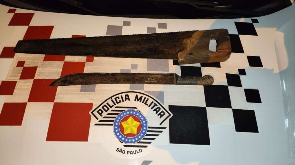 Homem coloca mulher para fora de casa e mantém bebe de 17 dias dentre de casa e ameaça vizinhos com facão 1 ee96a4d9 97a2 473e 9e79 37ed74c01f15