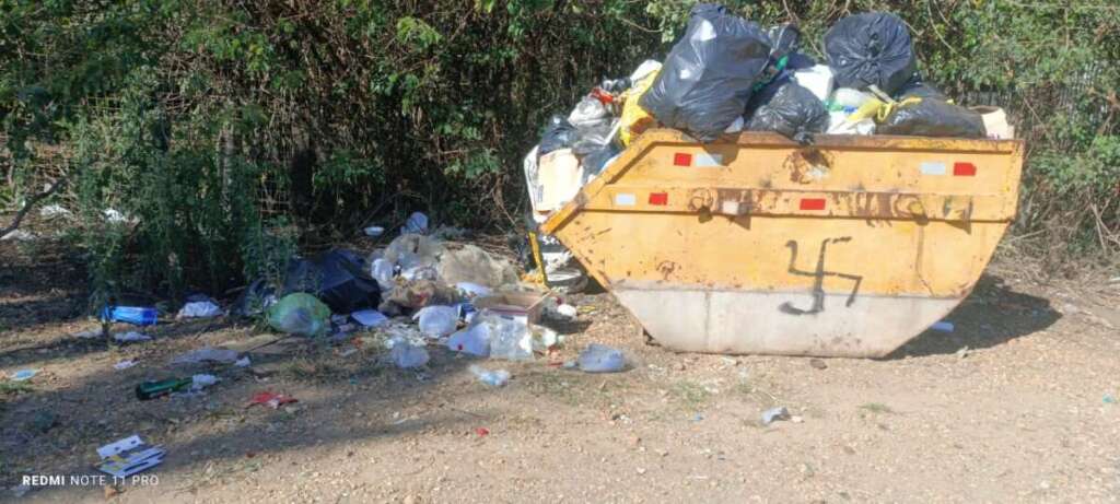 Crianças da Escola Rural de Santa Tereza convivem próximo de uma de caçamba de lixo da Prefeitura de Pirassununga. Incapacidade administrativa 1 8a3a16fe cc9c 4654 a24f d3ff520d573a 1