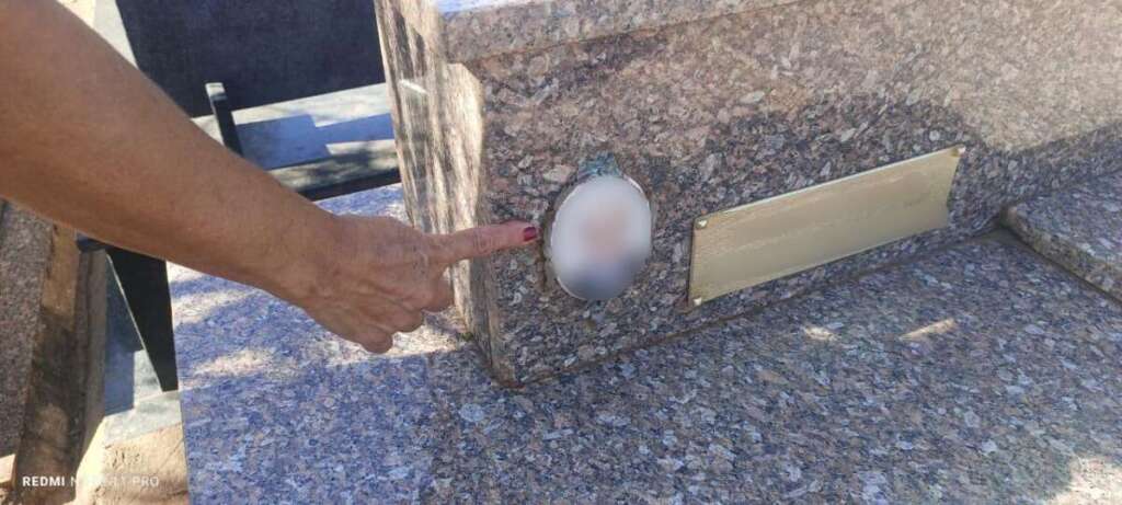 Vasos, Crucifixos e Suportes (de fotografias) e placas de bronze estão sendo furtados no Cemitério Municipal de Pirassununga 3 1d69c1d5 930e 4bf4 ac4f 11b68cc22473