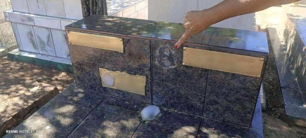 Vasos, Crucifixos e Suportes (de fotografias) e placas de bronze estão sendo furtados no Cemitério Municipal de Pirassununga 1 74e590ad a1dd 444c be57 c87bd761d50a