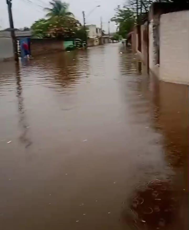 Depois da falta de Água, ruas do Cerrado de Emas viram rios. População culpa o SAEP, novamente. 3 d2d72c91 f9cf 4e63 aecb 67522c7745e3