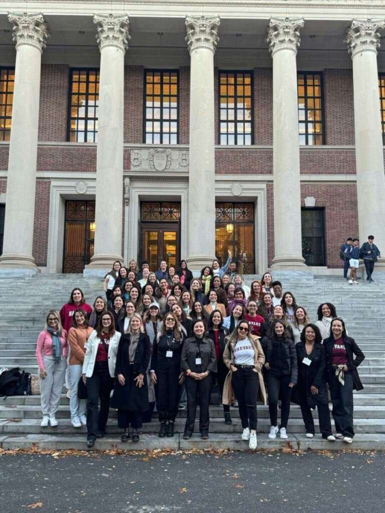 Prefeito lemense sempre buscando o melhor para atender em todas as plataformas os moradores 2 Capacitacao Servidora em Harvard2