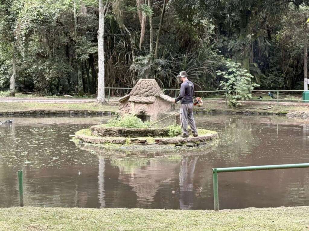 Equipes limpeza e manutencao no Parque Ecologico1 1