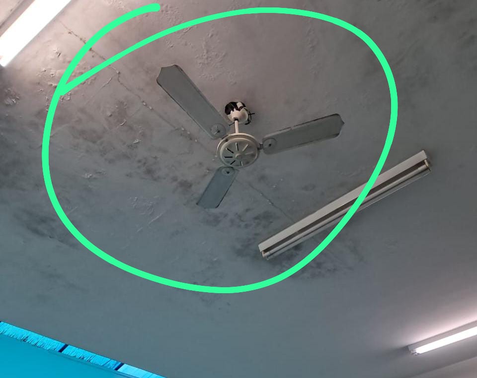 Chuvas causam alagamento no interior do Centro de Especialidades Médicas. Teto está com trincas 1 WhatsApp Image 2025 11 24 at 09.36.07