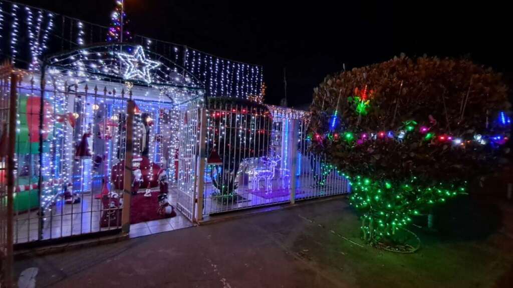 Pirassununga. Casa em Cachoeira de Emas e Vila Pinheiro levam centenas de visitantes para visitação aos enfeites de Natal 22 IMG 20251222 WA0066 1
