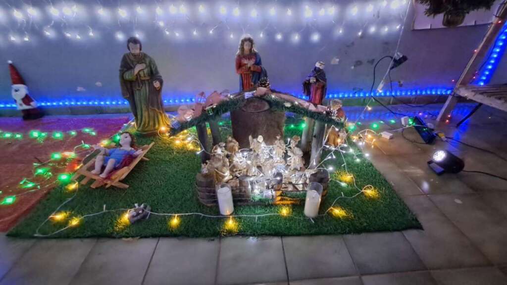 Pirassununga. Casa em Cachoeira de Emas e Vila Pinheiro levam centenas de visitantes para visitação aos enfeites de Natal 18 IMG 20251222 WA0067 1