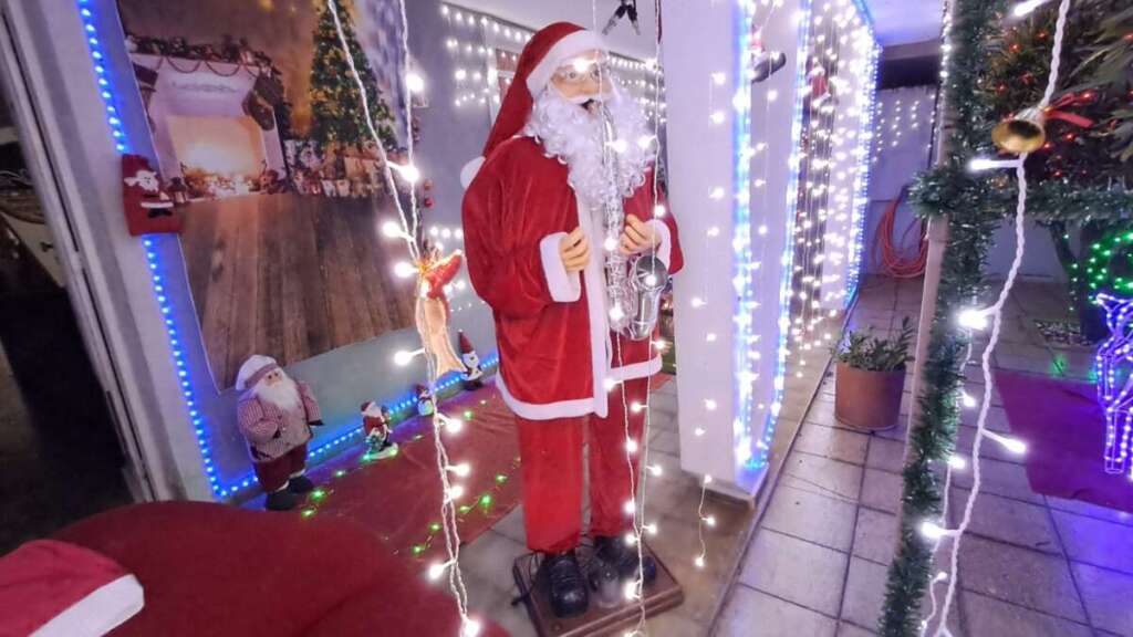 Pirassununga. Casa em Cachoeira de Emas e Vila Pinheiro levam centenas de visitantes para visitação aos enfeites de Natal 21 IMG 20251222 WA0073 1
