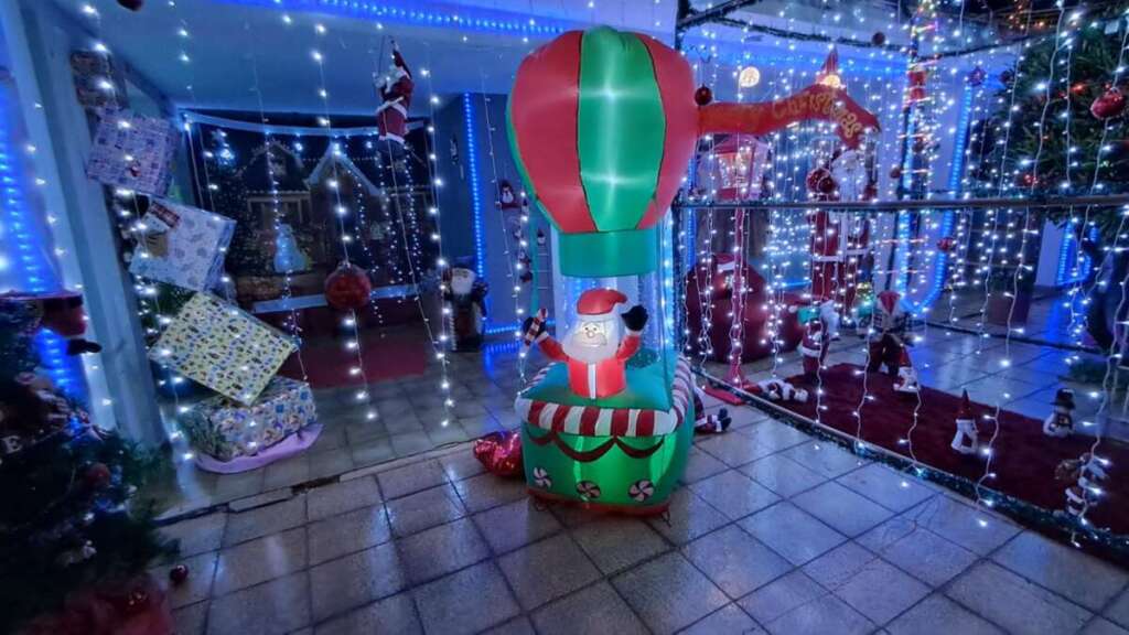 Pirassununga. Casa em Cachoeira de Emas e Vila Pinheiro levam centenas de visitantes para visitação aos enfeites de Natal 10 IMG 20251222 WA0075 1