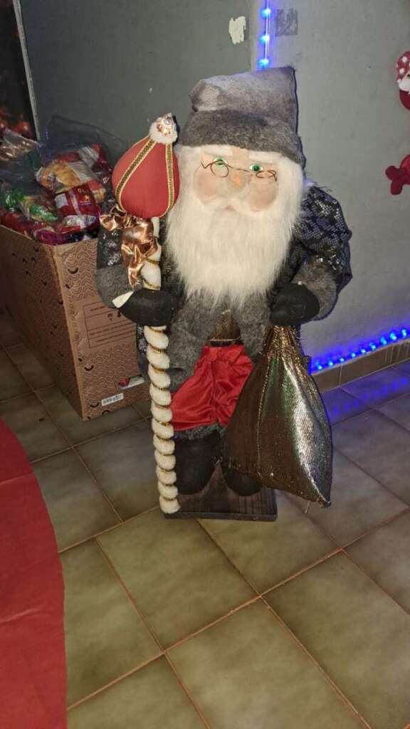 Pirassununga. Casa em Cachoeira de Emas e Vila Pinheiro levam centenas de visitantes para visitação aos enfeites de Natal 2 IMG 20251222 WA0077 1