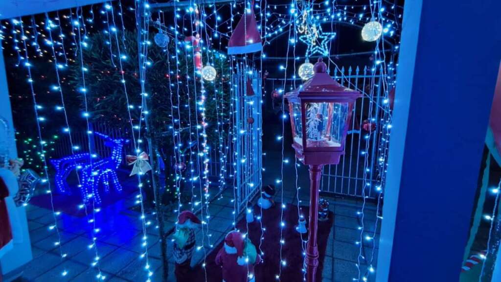 Pirassununga. Casa em Cachoeira de Emas e Vila Pinheiro levam centenas de visitantes para visitação aos enfeites de Natal 16 IMG 20251222 WA0080 1