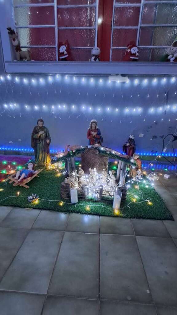 Pirassununga. Casa em Cachoeira de Emas e Vila Pinheiro levam centenas de visitantes para visitação aos enfeites de Natal 8 IMG 20251222 WA0082 1