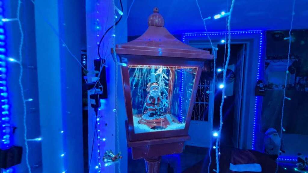 Pirassununga. Casa em Cachoeira de Emas e Vila Pinheiro levam centenas de visitantes para visitação aos enfeites de Natal 23 IMG 20251222 WA0083 1