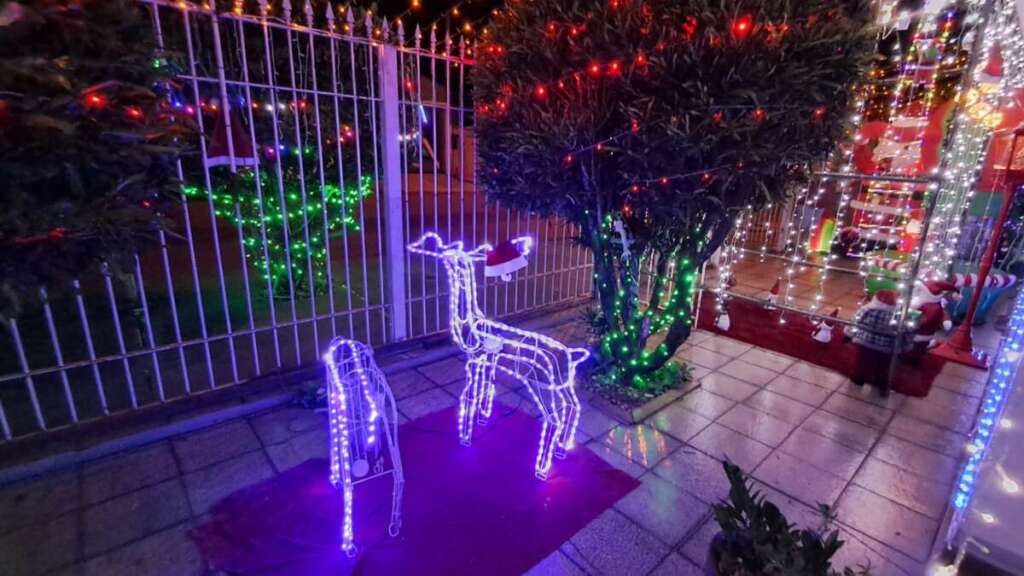 Pirassununga. Casa em Cachoeira de Emas e Vila Pinheiro levam centenas de visitantes para visitação aos enfeites de Natal 19 IMG 20251222 WA0089 1