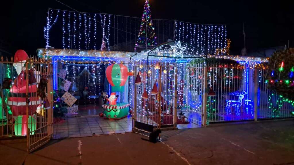 Pirassununga. Casa em Cachoeira de Emas e Vila Pinheiro levam centenas de visitantes para visitação aos enfeites de Natal 6 IMG 20251222 WA0095 1