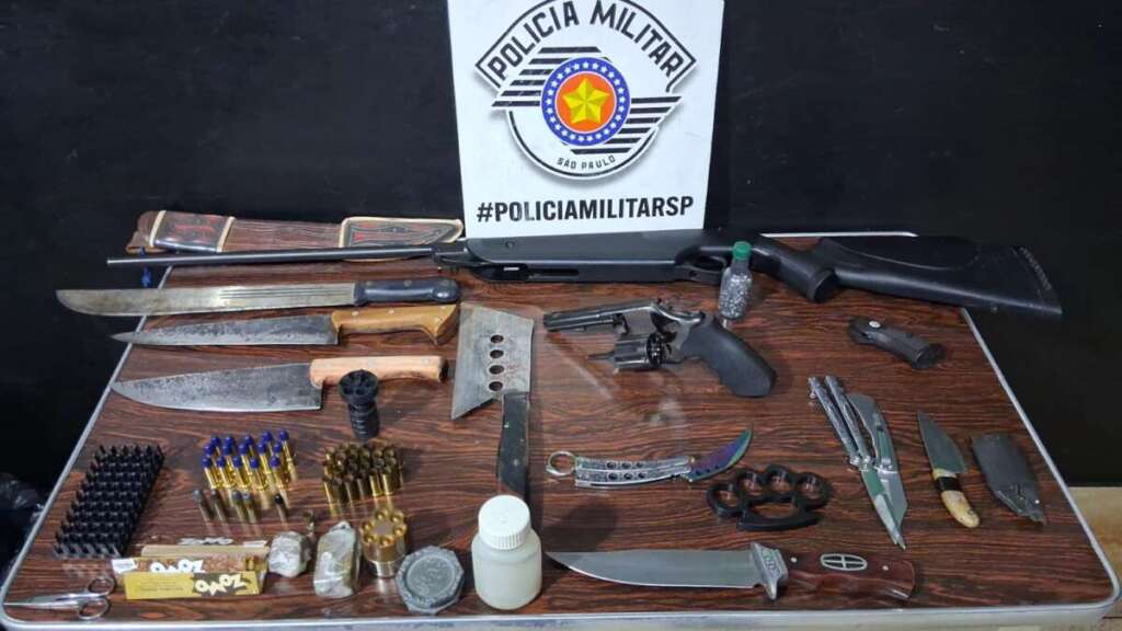 Após agredir esposa com pedaço de madeira, homem é preso por Violência Doméstica, Porte de Armas de Fogo e Brancas e por Drogas 1 165e6f6d 0bc3 4f3d 9373 12e0da6cd2a8
