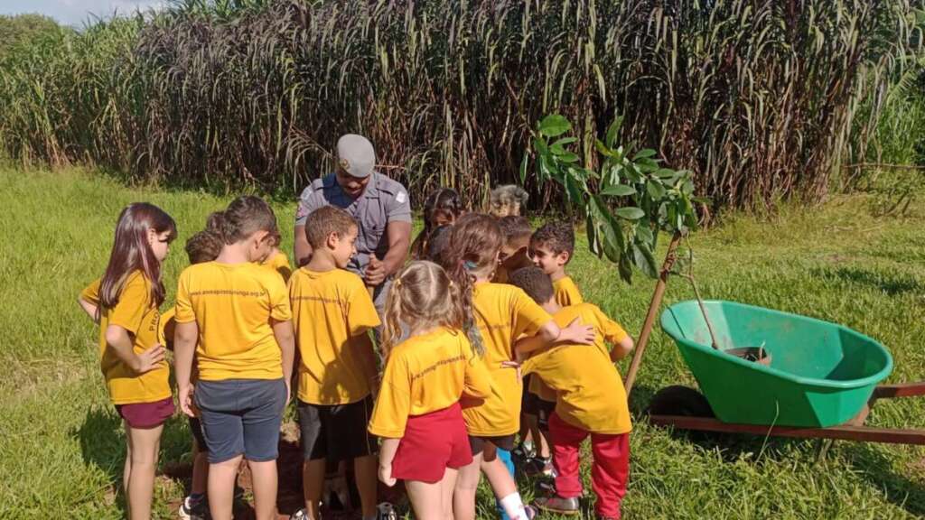 PM Ambiental realiza Educação Ambiental e realizou multas por espécimes nativos em cativeiro sem autorização 2 56c54501 9cc7 441b 8267 fa6f9821dedd