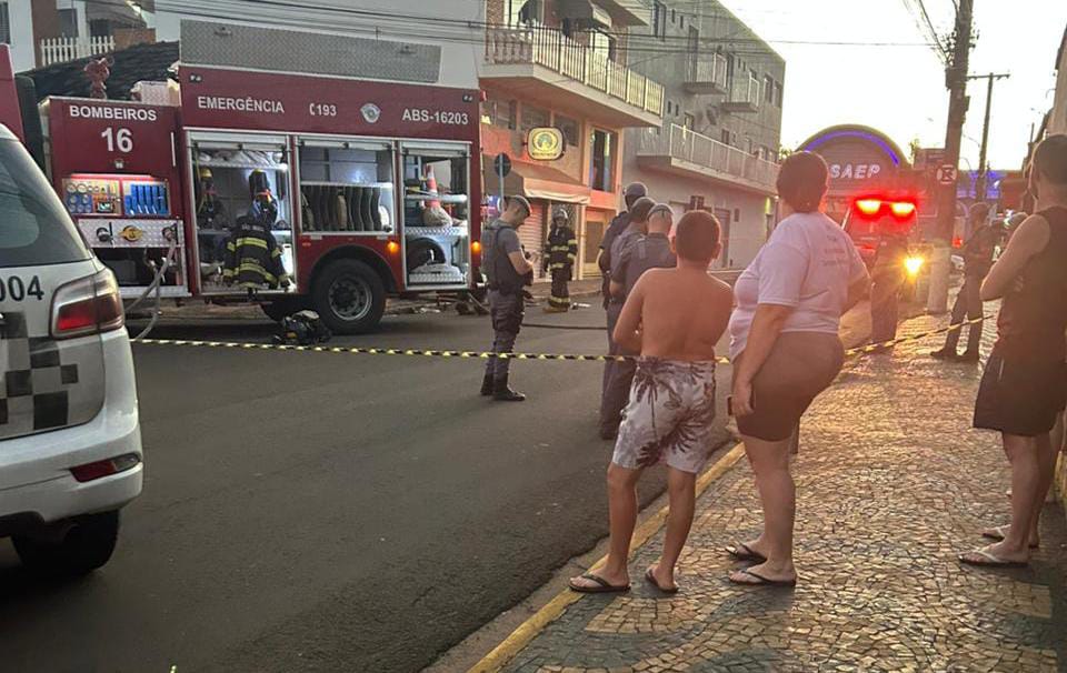 URGÊNTE. Incêndio atinge residência na Vila Braz em Pirassununga 3 IMG 20260304 WA0062