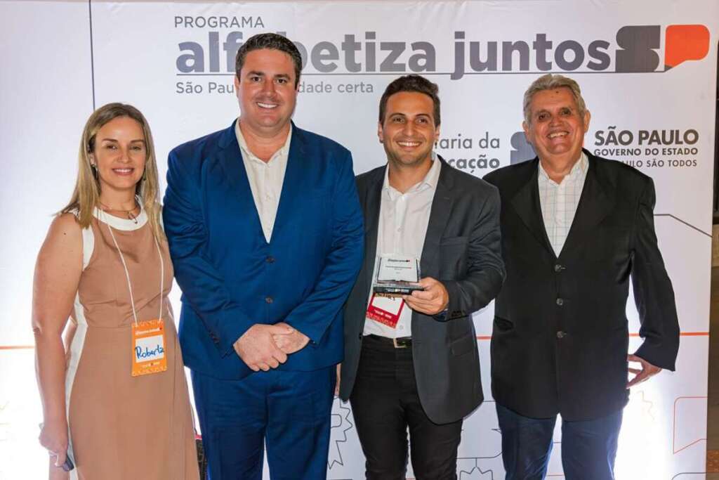 Leme recebe o Premio Excelencia Educacional do Programa Alfabetiza Juntos SP 2