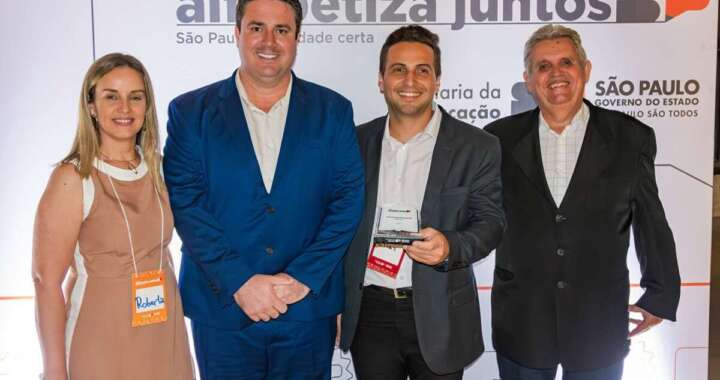 Leme recebe o Premio Excelencia Educacional do Programa Alfabetiza Juntos SP 2