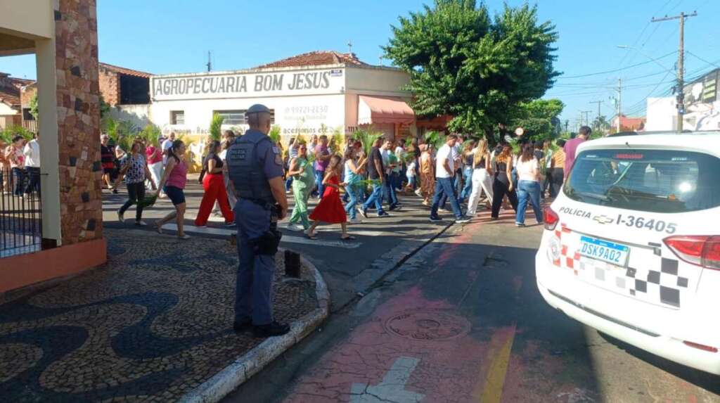 PM de Leme. Um domingo de apoio religioso e ações preventivas em 'bares e trânsito' 1 WhatsApp Image 2026 03 29 at 15.47.40