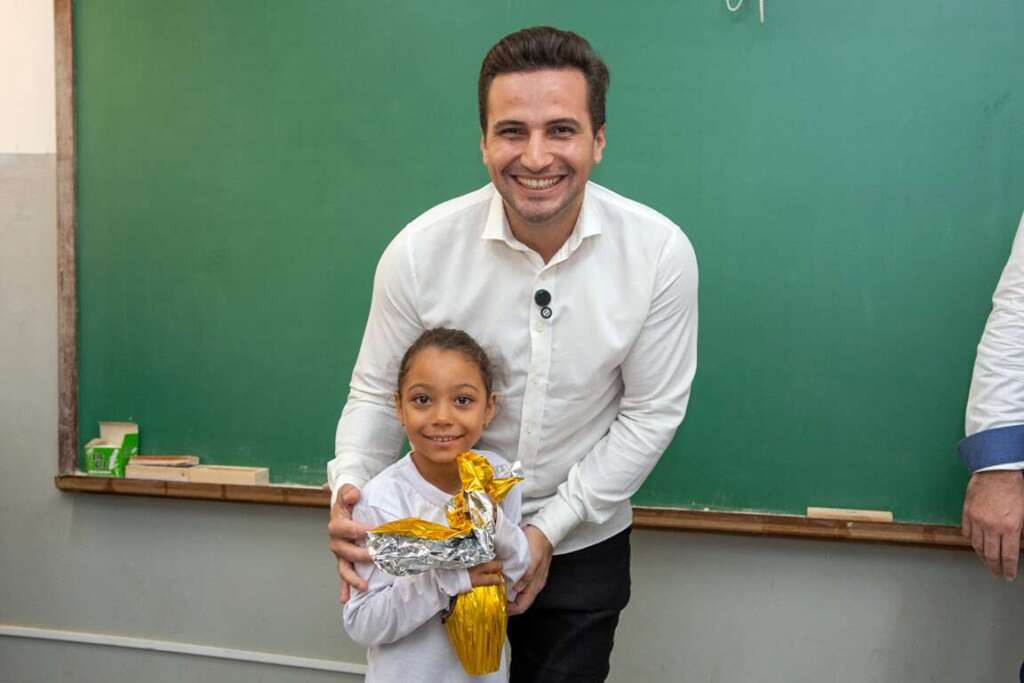 Secretaria de Educacao entrega ovos de pascoa15