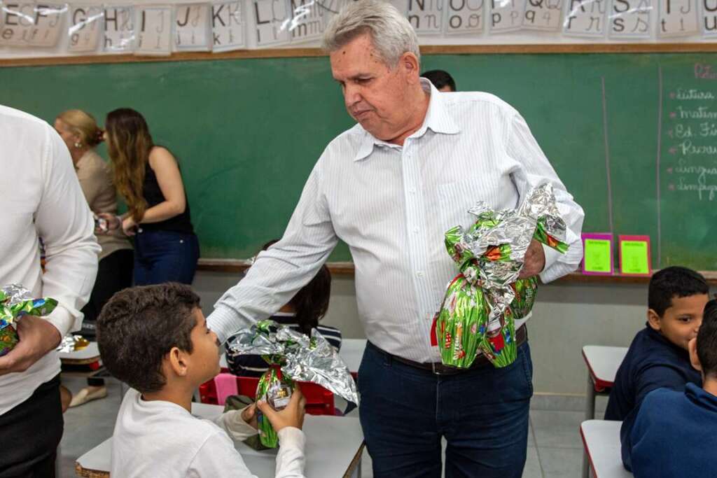 Secretaria de Educacao entrega ovos de pascoa9