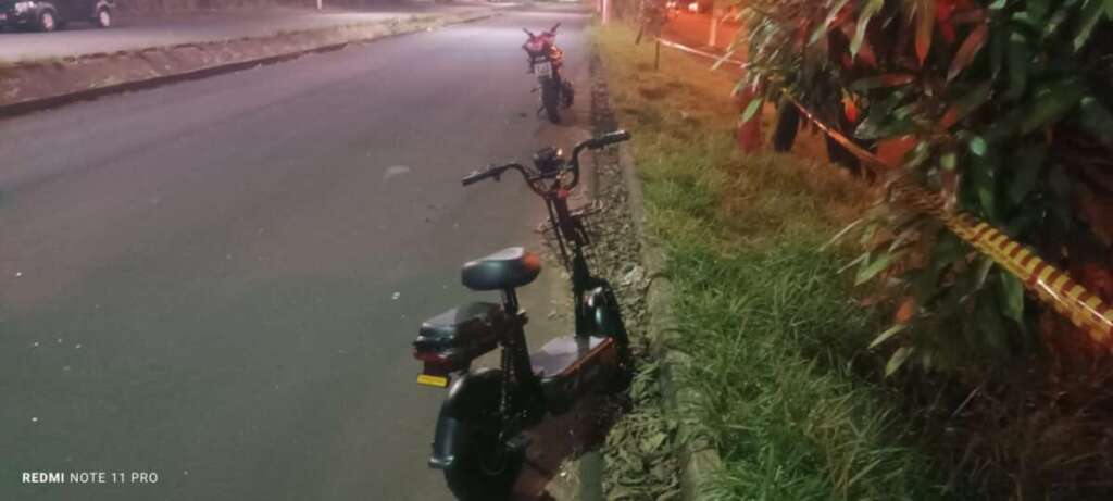 Pirassununga. Câmera de Segurança registra grave acidente entre moto e motoneta. Uma mulher morreu no local 1 WhatsApp Image 2026 07 17 at 21.12.08