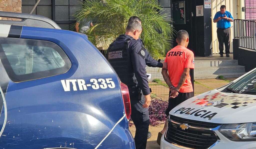 Jovem é preso pela GCM por ‘tráfico de drogas’ na zona leste de Pirassununga 2 WhatsApp Image 2026 08 13 at 21.22.48