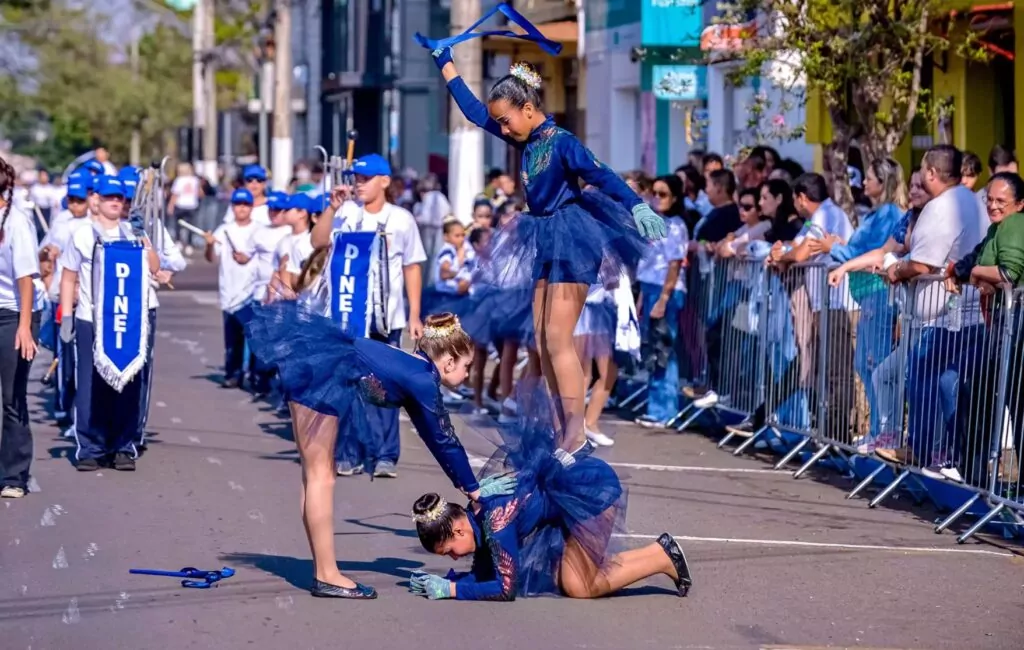 Leme celebra 131 anos com mais de um mês de atrações gratuitas, inaugurações e grandes eventos 1 desfile de aniversario LEme