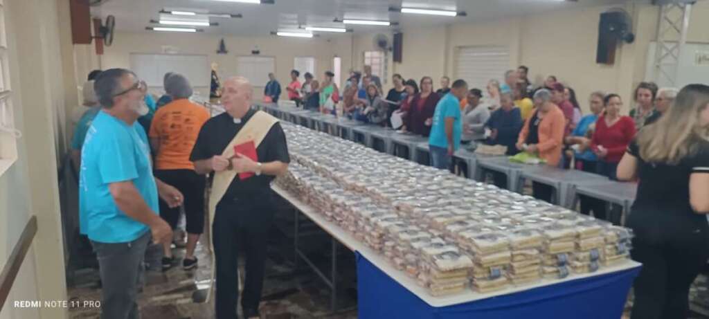 Pirassununga. Festa de Nossa Senhora Aparecida na Vila Redenção: União e Sucesso no Bolo da Padroeira 6 IMG 20261012 WA0043