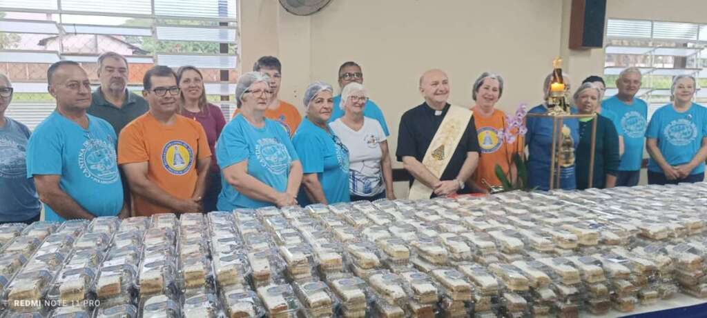 Pirassununga. Festa de Nossa Senhora Aparecida na Vila Redenção: União e Sucesso no Bolo da Padroeira 2 IMG 20261012 WA0044