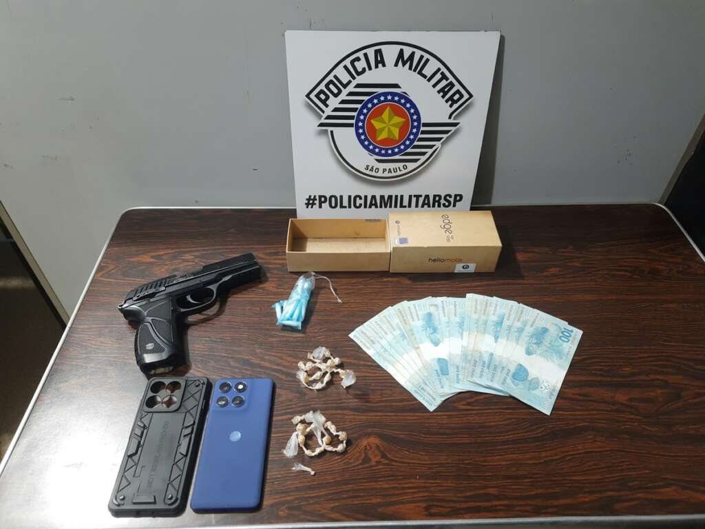 Polícia Militar realiza diversas prisões e apreensões de pés de maconha em ações de patrulhamento em Pirassununga 1 WhatsApp Image 2026 10 16 at 20.58.00 2